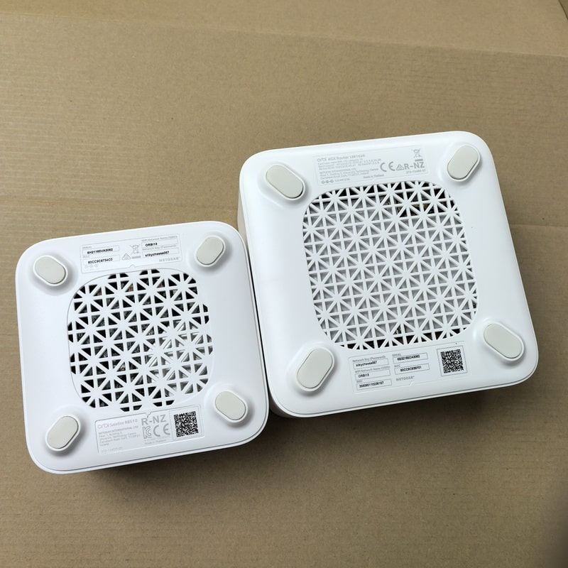 Orbi 4GX Router LBR1020 and RBS10 on carton
